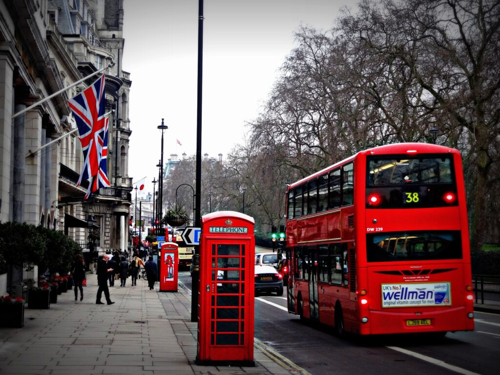 UK Ends Cap on Bankers' Bonuses